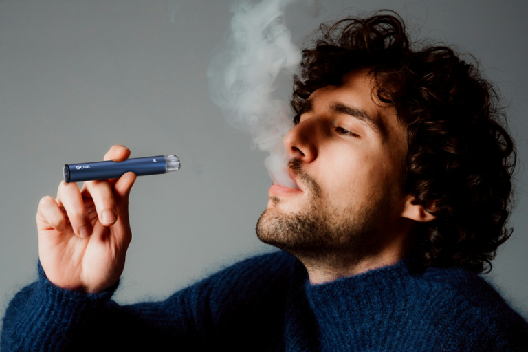 Traveling With E-Cigarettes – Ultimate Guide 2024